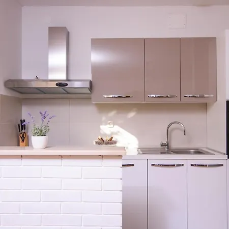 Apartamento Karmen 2 *