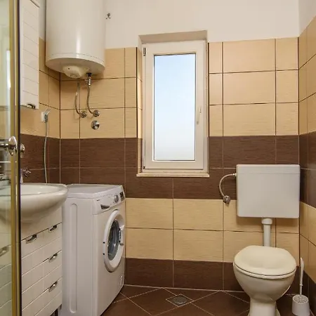 Apartamento Karmen 2 *