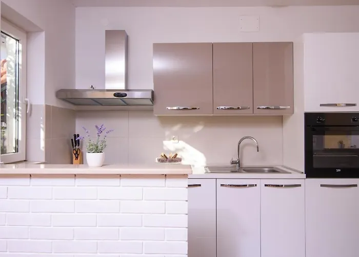 Appartement Karmen 2 *