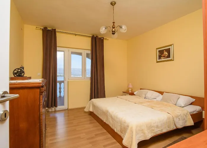 Appartement Karmen 2 *