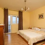 Apartamento Karmen 2 *