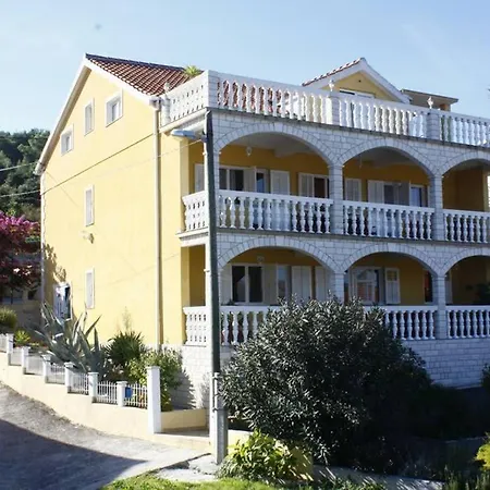 Karmen 2 Lägenhet Trogir