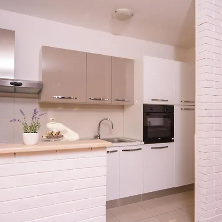 Karmen 2 Lägenhet *